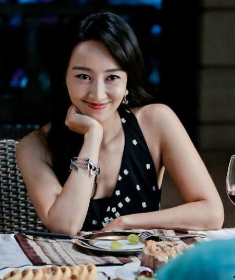 庄心妍平时生活照,镜头下的生活点滴，展现真实自我风采